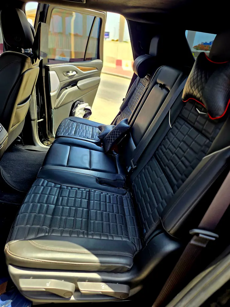 2023 Cadillac Escalade Sport Platinum | GCC Specs | Low Mileage - Image 7