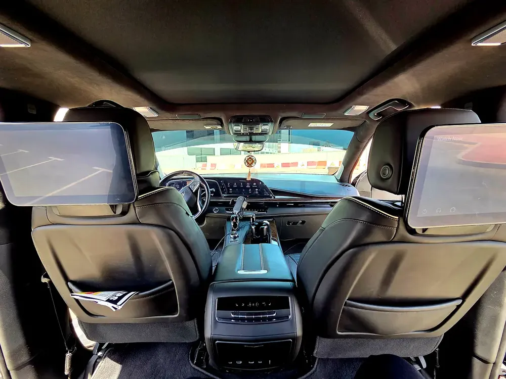 2023 Cadillac Escalade Sport Platinum | GCC Specs | Low Mileage - Image 9