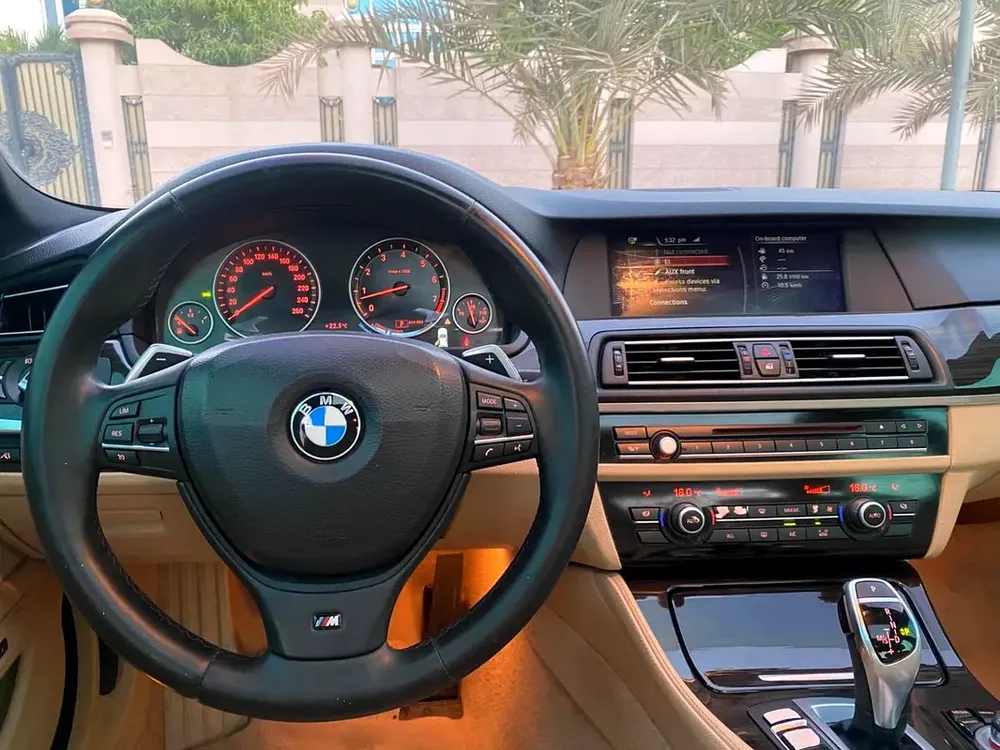 2013 BMW 530i || FULL OPTION || 6 cylinder || accident free || GCC SPECS - Image 11