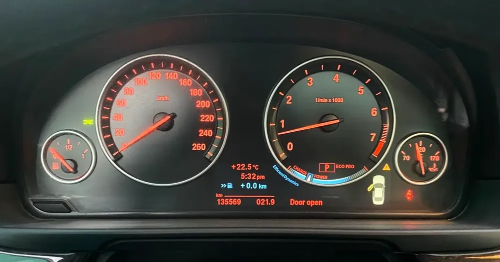 2013 BMW 530i || FULL OPTION || 6 cylinder || accident free || GCC SPECS - Image 13