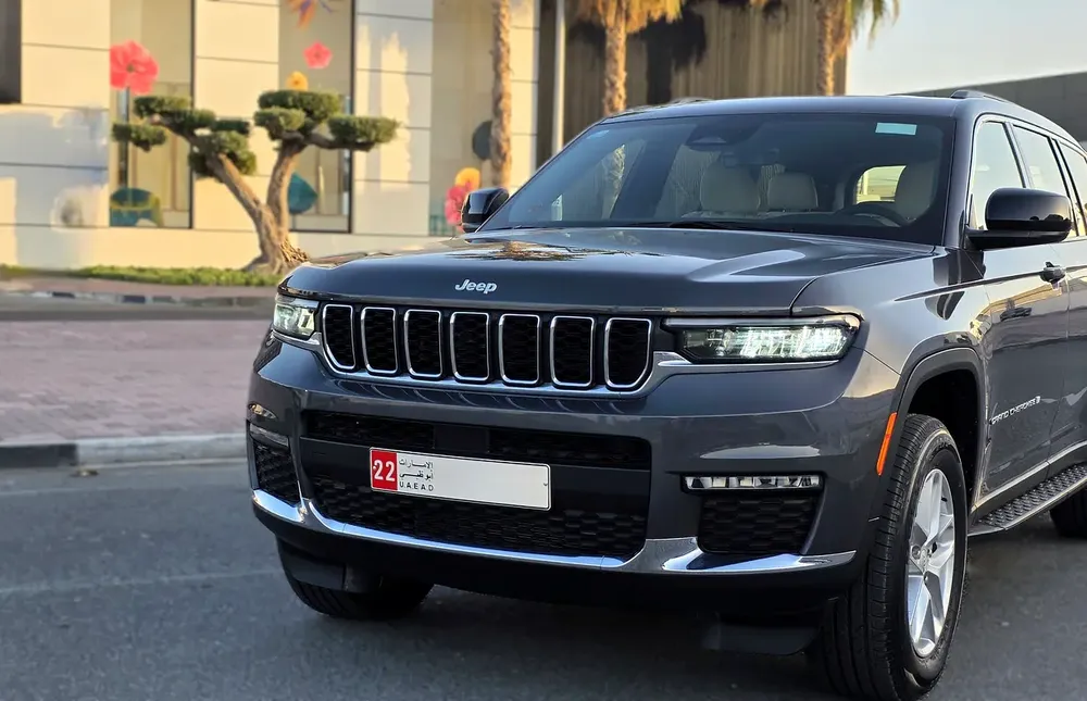 2025 Jeep Grand Cherokee Laredo - GCC Specs Lease to own & In-house Finance Available - Image 13