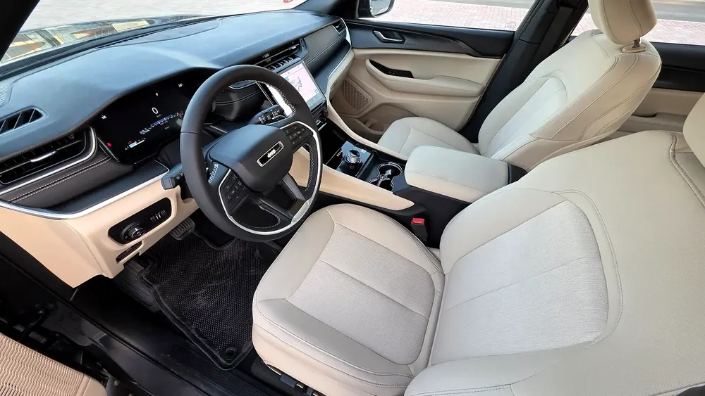 2025 Jeep Grand Cherokee Laredo - GCC Specs Lease to own & In-house Finance Available - Image 4