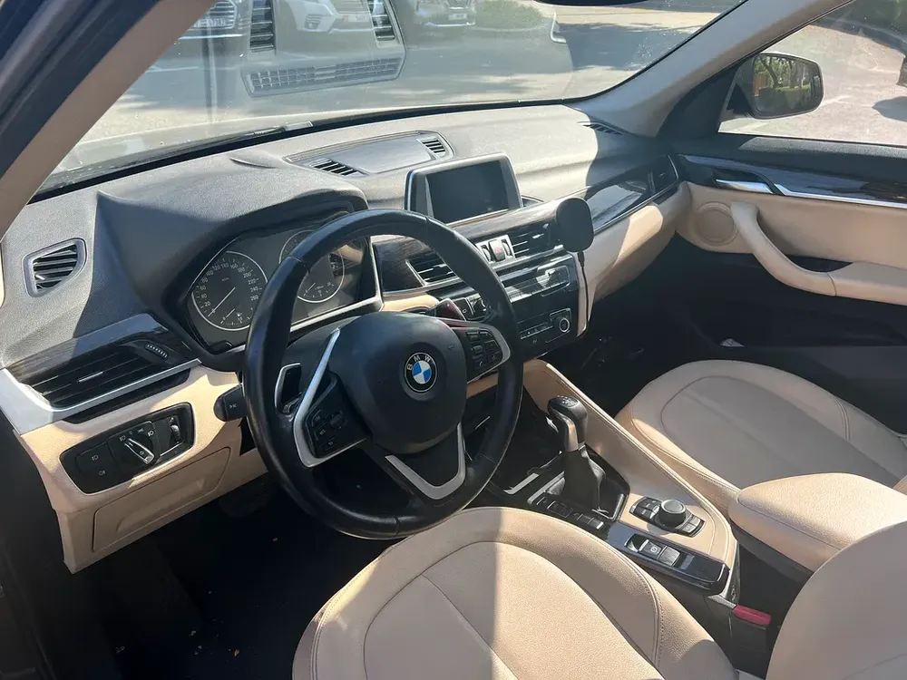 BMW X1 sDrive20i 2016 GCC Specs | Panoramic Roof - Image 10
