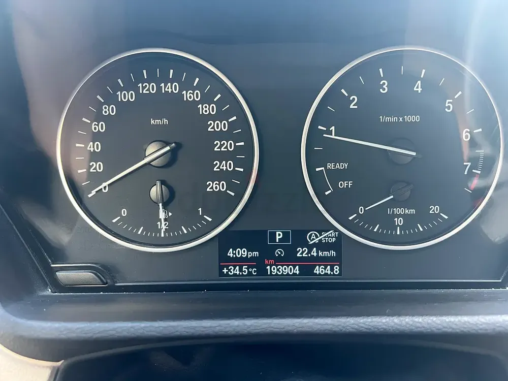 BMW X1 sDrive20i 2016 GCC Specs | Panoramic Roof - Image 11