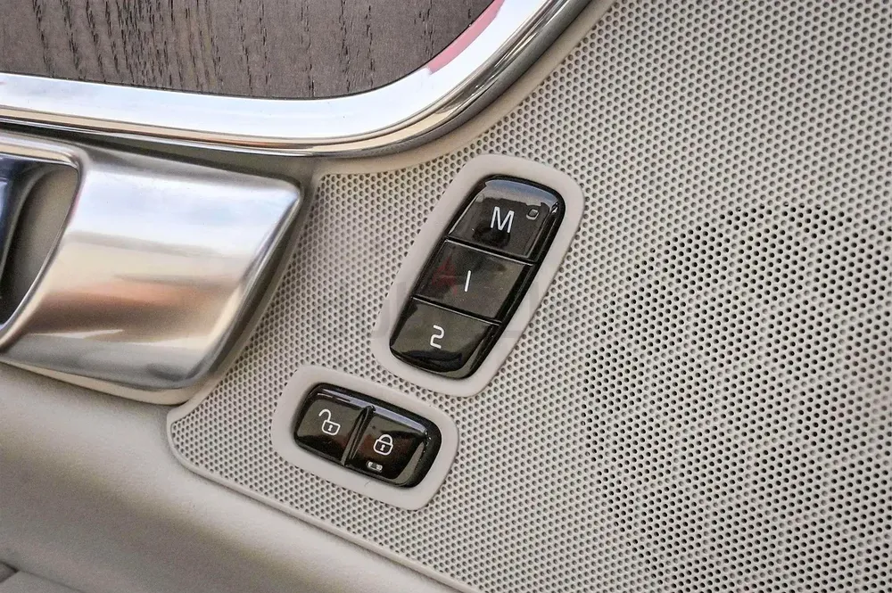 AED 1596/month | 2023 Volvo S90 B5 | GCC Specs | Ref#441982 - Image 16