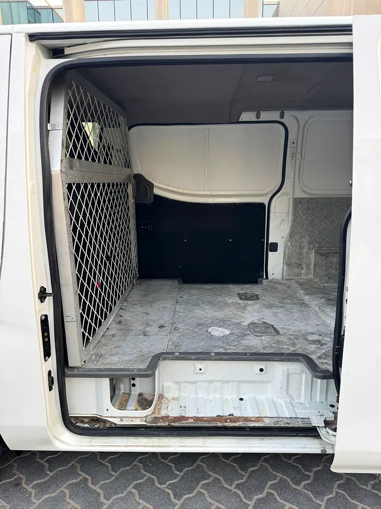 Nissan Urban Van // Gcc space // Model 2020 // Good conditions // power window - Image 7