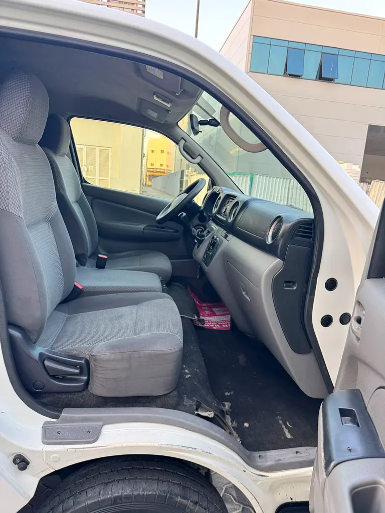 Nissan Urban Van // Gcc space // Model 2020 // Good conditions // power window - Image 9