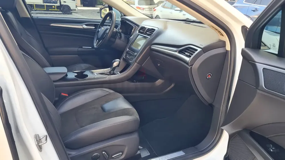2017 FORD FUSION TITANIUM ECOBOOST GCC ONE OWNER LADY DRIVEN AL TAYER FORD FULL SERVICE HISTORY - Image 10