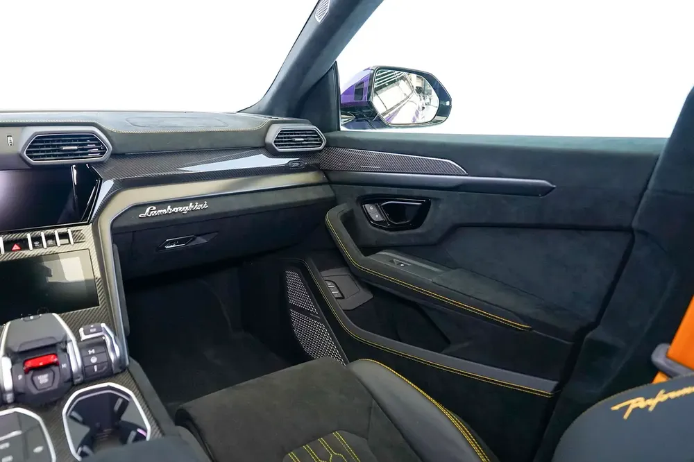 URUS PERFORMANTE | CARBON INTERIOR AND EXTERIOR | VIOLA PASIFAE EXTERIOR | WARRANTY AVAILABLE - Image 11
