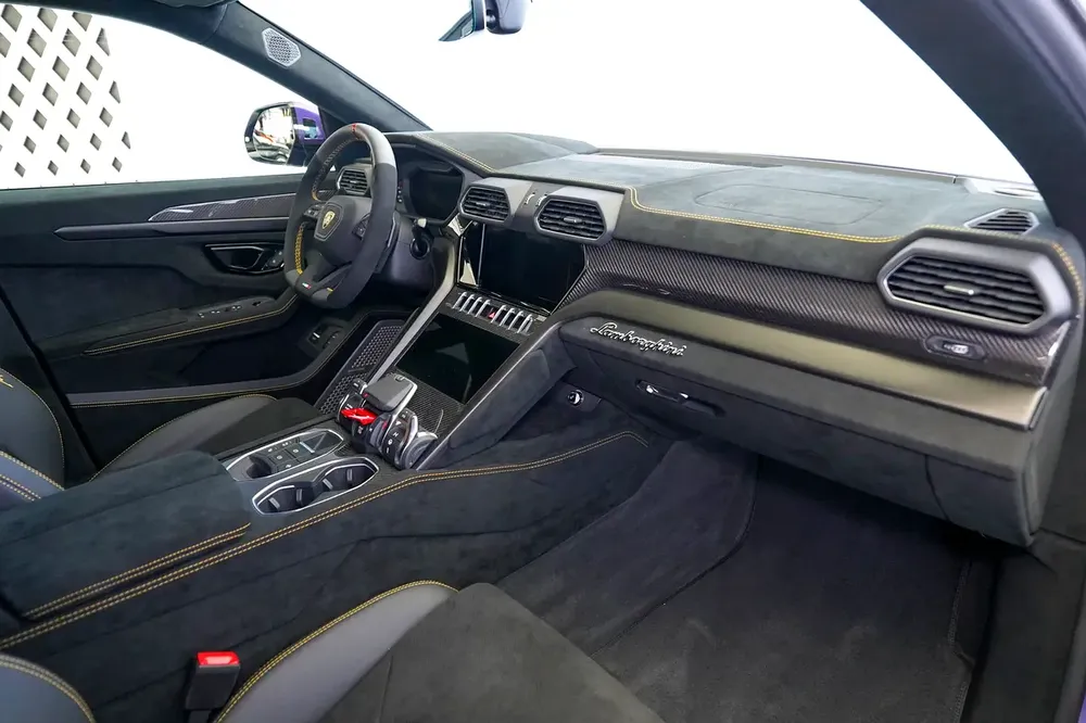 URUS PERFORMANTE | CARBON INTERIOR AND EXTERIOR | VIOLA PASIFAE EXTERIOR | WARRANTY AVAILABLE - Image 12