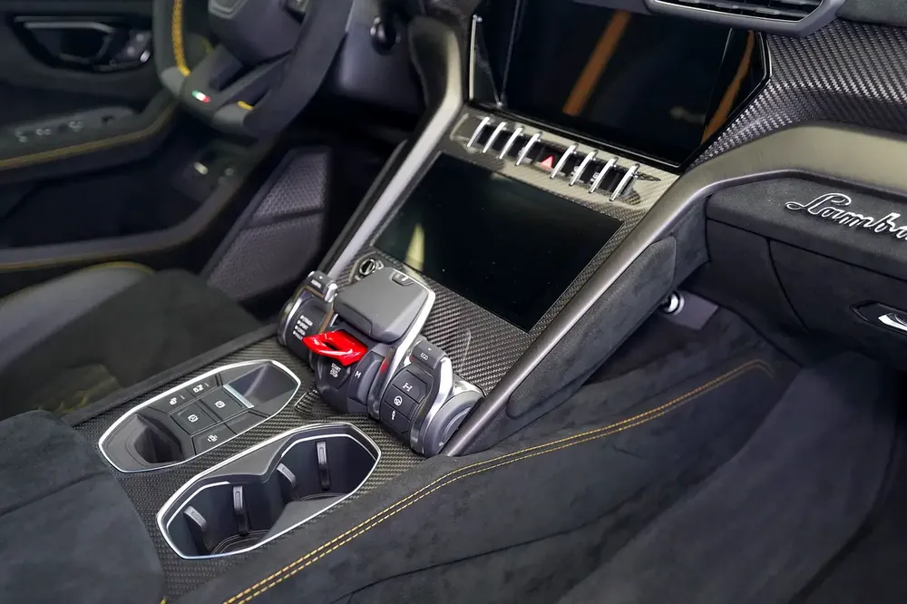 URUS PERFORMANTE | CARBON INTERIOR AND EXTERIOR | VIOLA PASIFAE EXTERIOR | WARRANTY AVAILABLE - Image 13