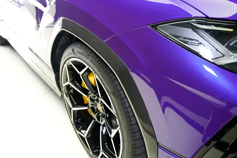 URUS PERFORMANTE | CARBON INTERIOR AND EXTERIOR | VIOLA PASIFAE EXTERIOR | WARRANTY AVAILABLE - Image 17