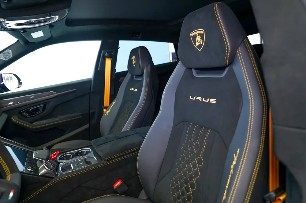 URUS PERFORMANTE | CARBON INTERIOR AND EXTERIOR | VIOLA PASIFAE EXTERIOR | WARRANTY AVAILABLE - Image 8
