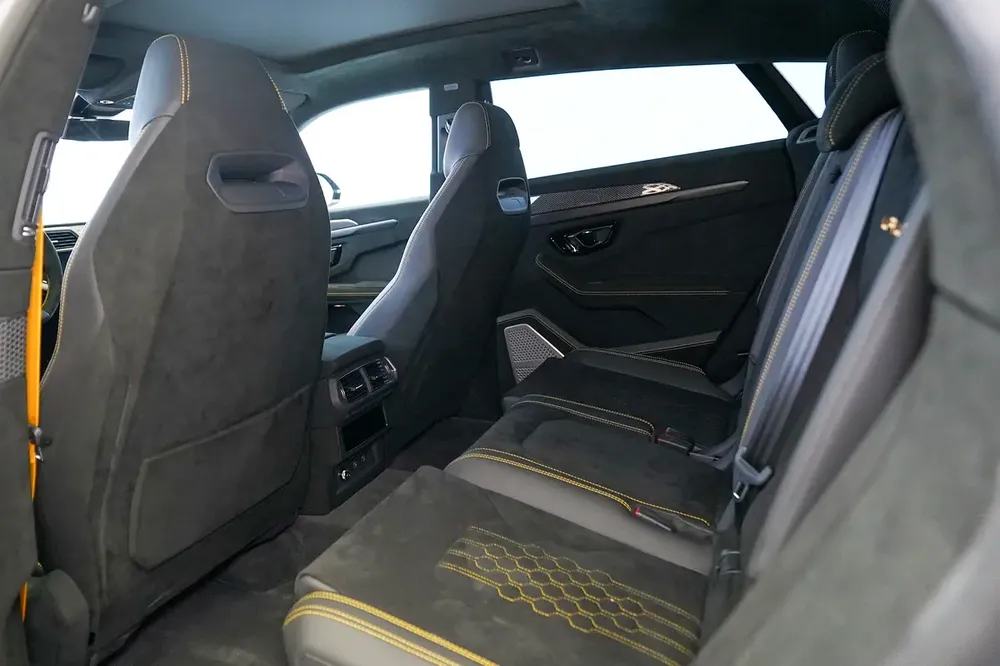 URUS PERFORMANTE | CARBON INTERIOR AND EXTERIOR | VIOLA PASIFAE EXTERIOR | WARRANTY AVAILABLE - Image 9
