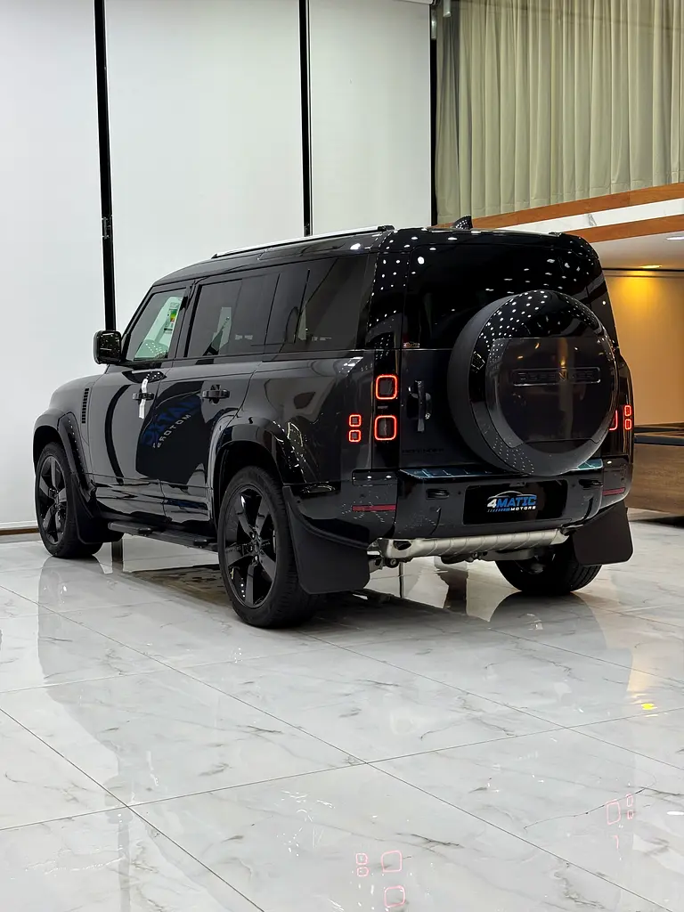 Land Rover Defender P400 X-Dynamic HSE - Image 12