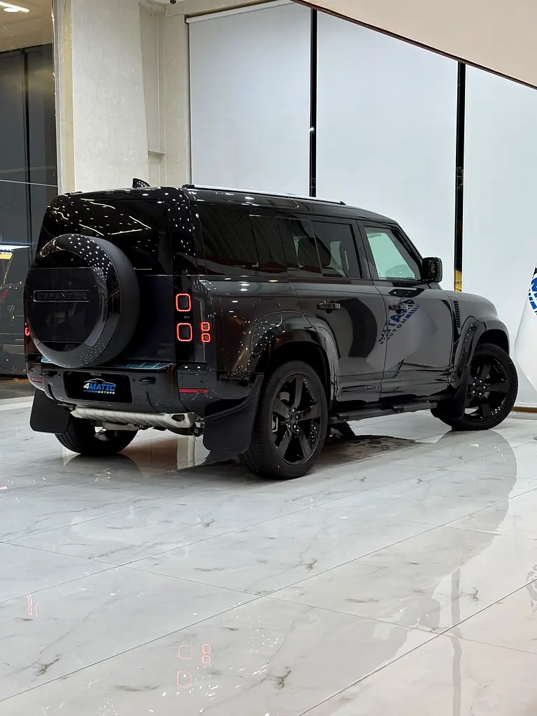 Land Rover Defender P400 X-Dynamic HSE - Image 13