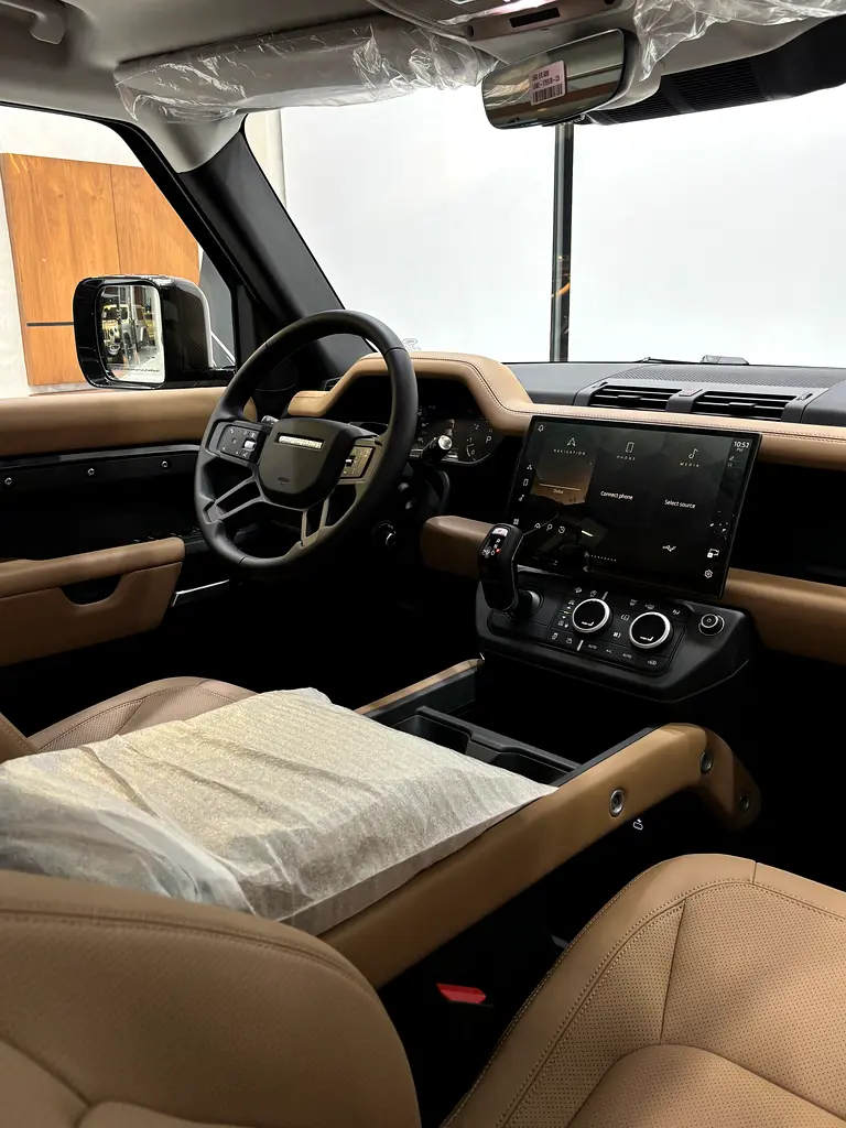 Land Rover Defender P400 X-Dynamic HSE - Image 14