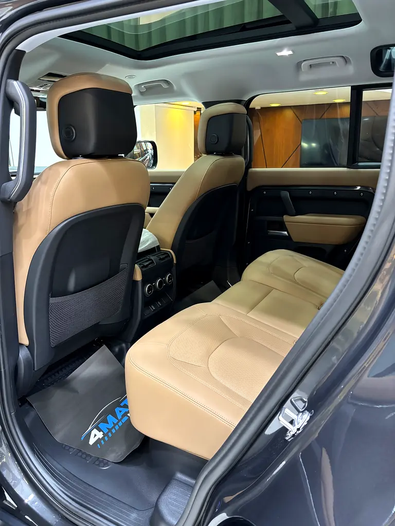 Land Rover Defender P400 X-Dynamic HSE - Image 18