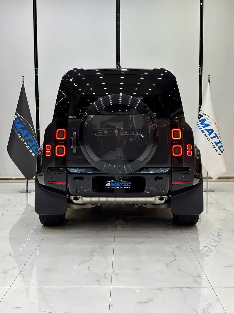 Land Rover Defender P400 X-Dynamic HSE - Image 8