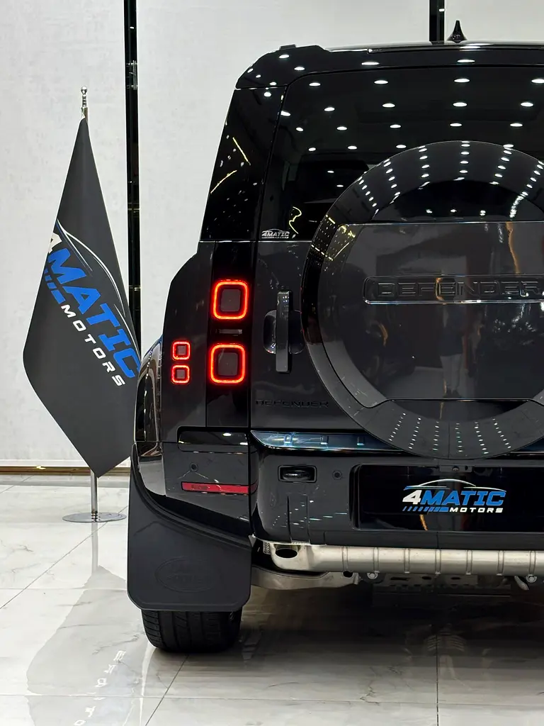 Land Rover Defender P400 X-Dynamic HSE - Image 9