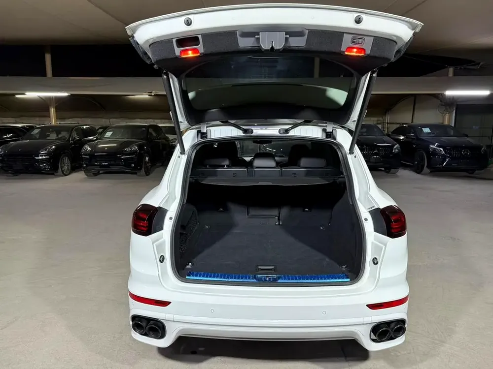 PORSCHE CAYENNE GTS 2016 3.6L | SERVICE HISTORY | ALCANTARA INTERIOR | SPORTS CHRONO PACKAGE - Image 11