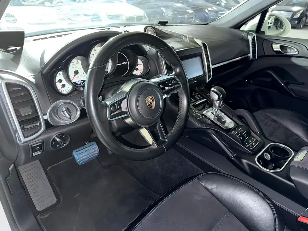 PORSCHE CAYENNE GTS 2016 3.6L | SERVICE HISTORY | ALCANTARA INTERIOR | SPORTS CHRONO PACKAGE - Image 13