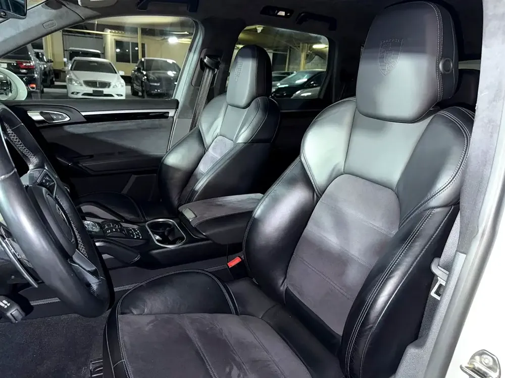 PORSCHE CAYENNE GTS 2016 3.6L | SERVICE HISTORY | ALCANTARA INTERIOR | SPORTS CHRONO PACKAGE - Image 16
