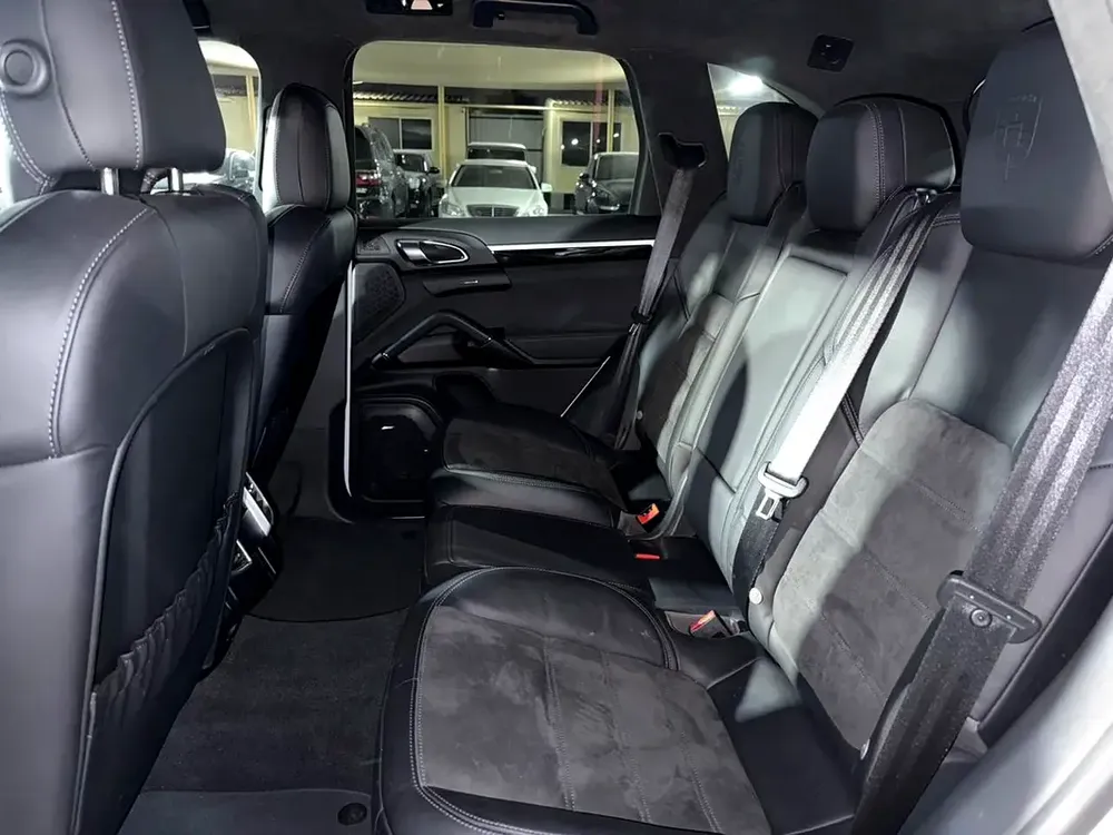 PORSCHE CAYENNE GTS 2016 3.6L | SERVICE HISTORY | ALCANTARA INTERIOR | SPORTS CHRONO PACKAGE - Image 19