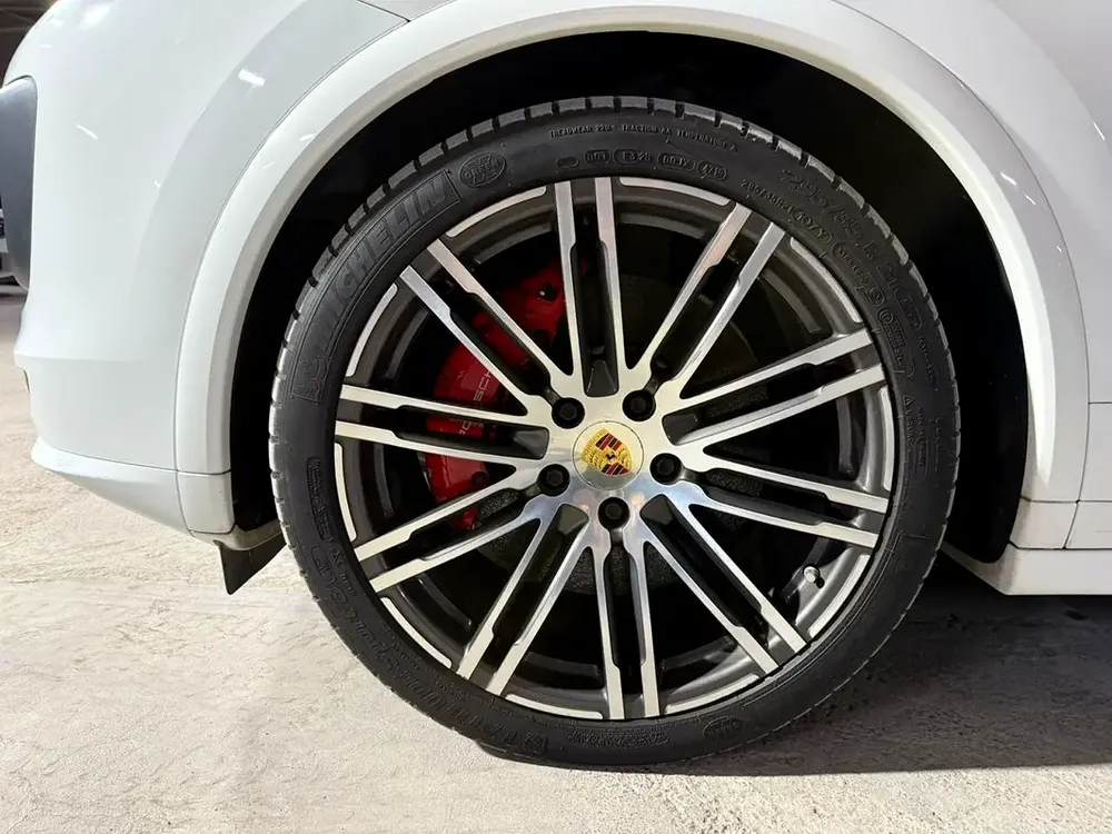 PORSCHE CAYENNE GTS 2016 3.6L | SERVICE HISTORY | ALCANTARA INTERIOR | SPORTS CHRONO PACKAGE - Image 20