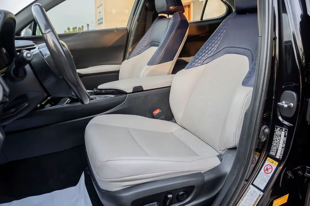 LEXUS UX 200 2019 - Image 13