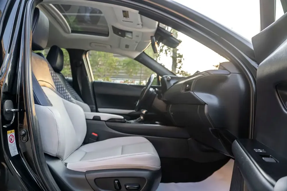 LEXUS UX 200 2019 - Image 14