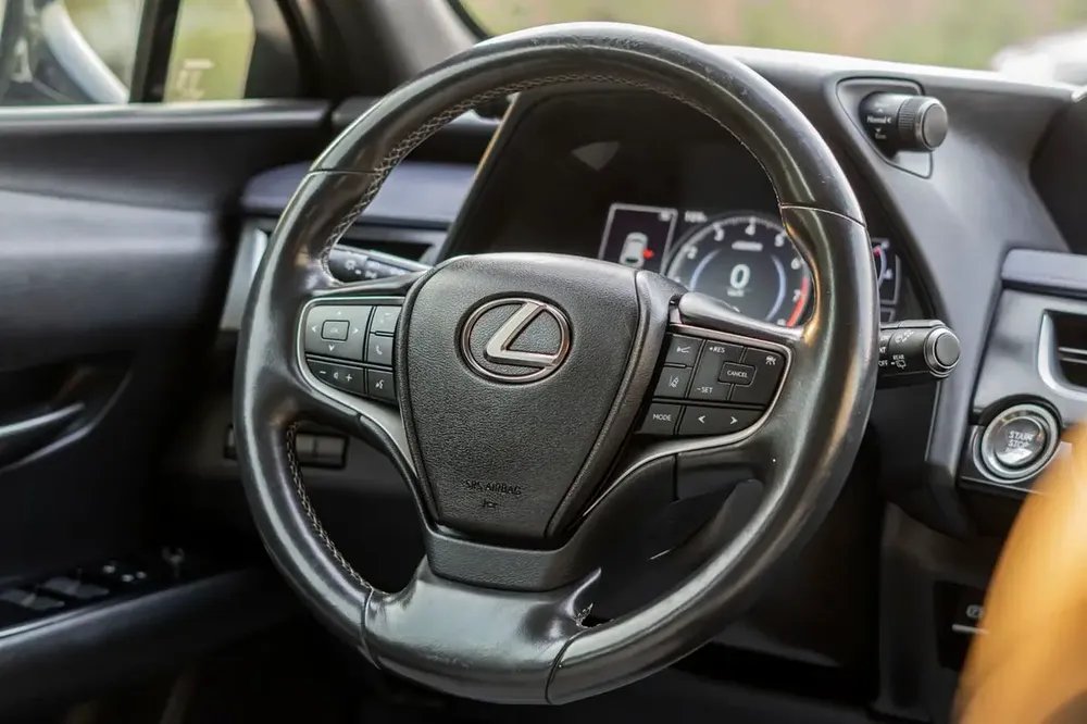 LEXUS UX 200 2019 - Image 8