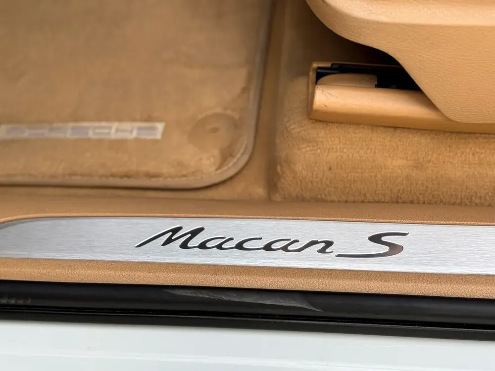 PORSHE - MACAN - S - 2015 VERY GOOD CONDITION GCC - Image 12