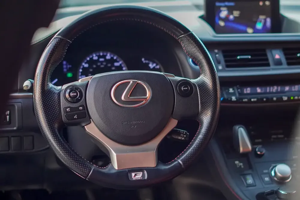 lexus ct200h 2016 - Image 9