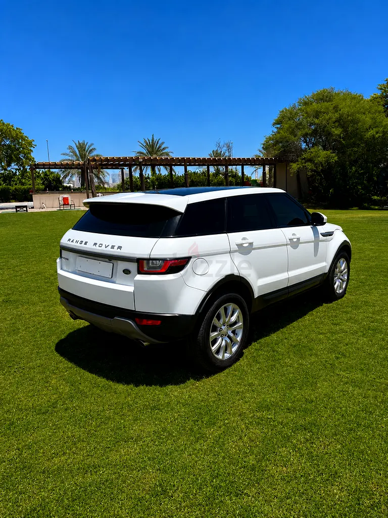 2019 Range Rover Evoque | GCC Spec | Excellent Condition | Lady Driven | - Image 4