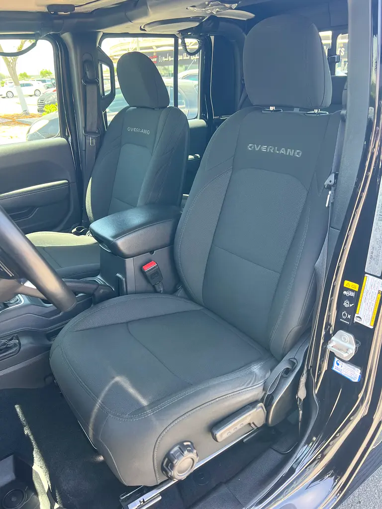 2020 Jeep Gladiator Overland GCC Specs single owner - Image 16