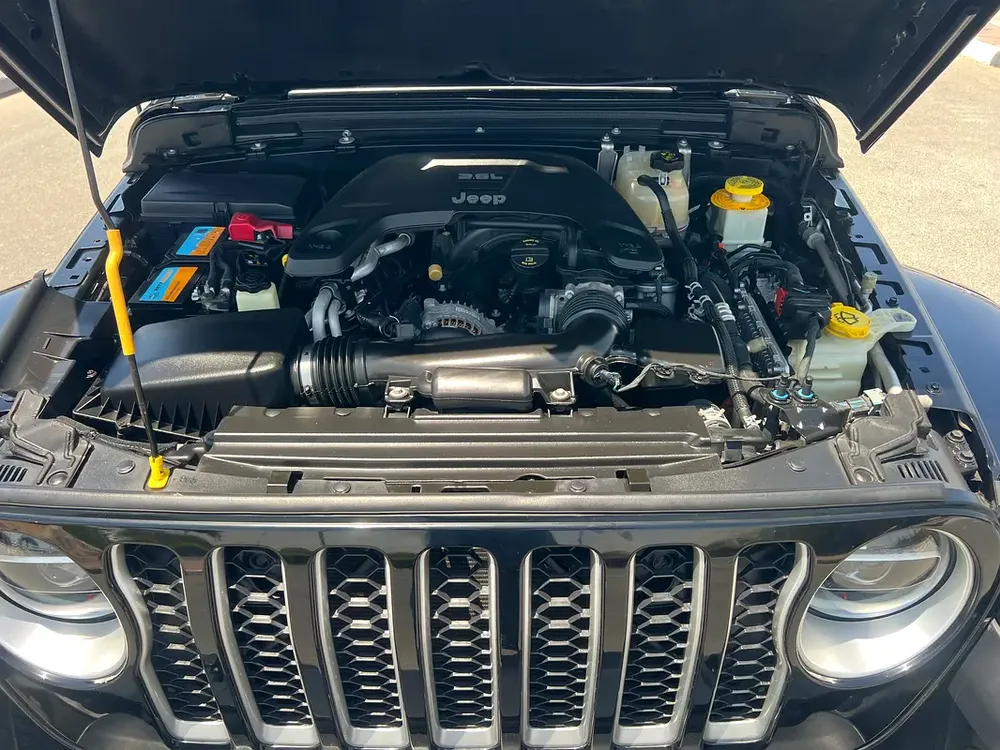 2020 Jeep Gladiator Overland GCC Specs single owner - Image 19
