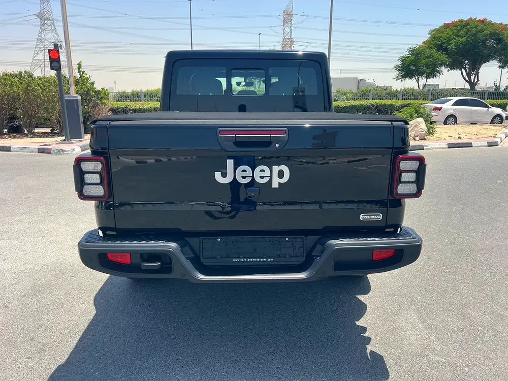 2020 Jeep Gladiator Overland GCC Specs single owner - Image 7