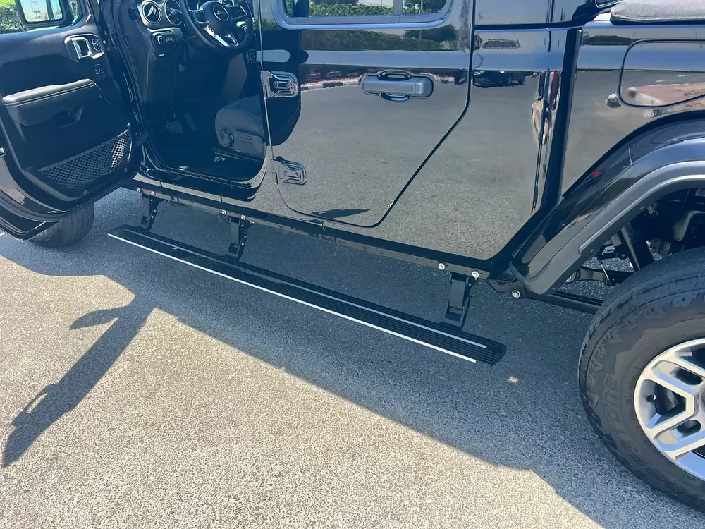 2020 Jeep Gladiator Overland GCC Specs single owner - Image 9