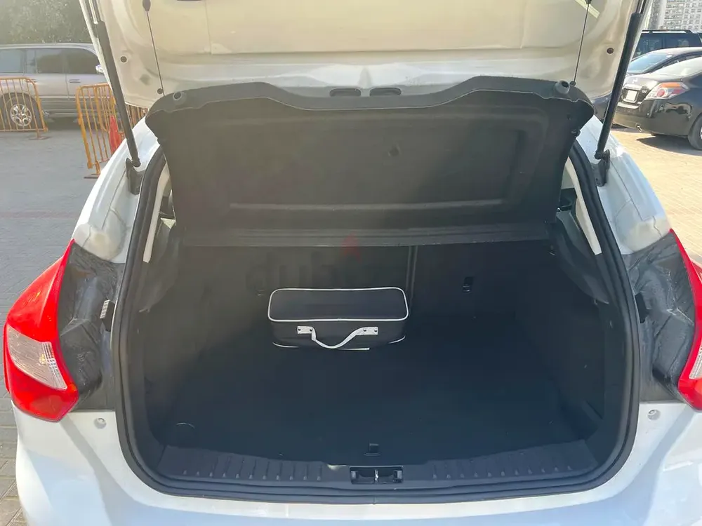 FORD FOCUS 2014 2.0 FULL OPTION HATCH BACK GCC SPECS - Image 6