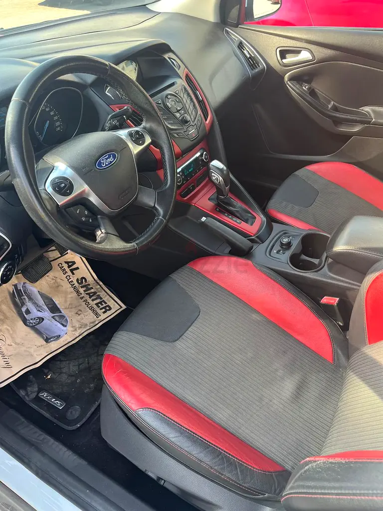 FORD FOCUS 2014 2.0 FULL OPTION HATCH BACK GCC SPECS - Image 9