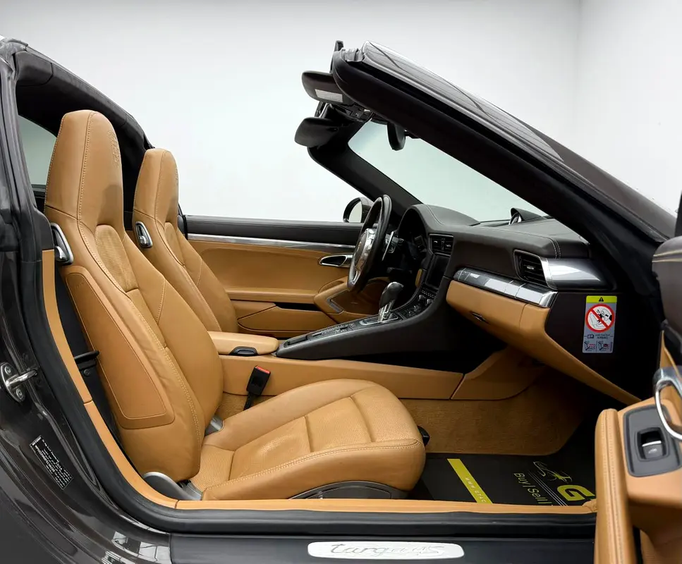 2015 Porsche 911 Targa 4S ,Porsche Service History ,Excellent Condition ,GCC - Image 13