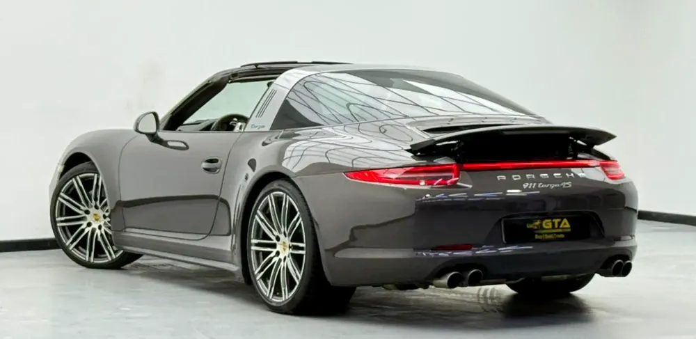 2015 Porsche 911 Targa 4S ,Porsche Service History ,Excellent Condition ,GCC - Image 5