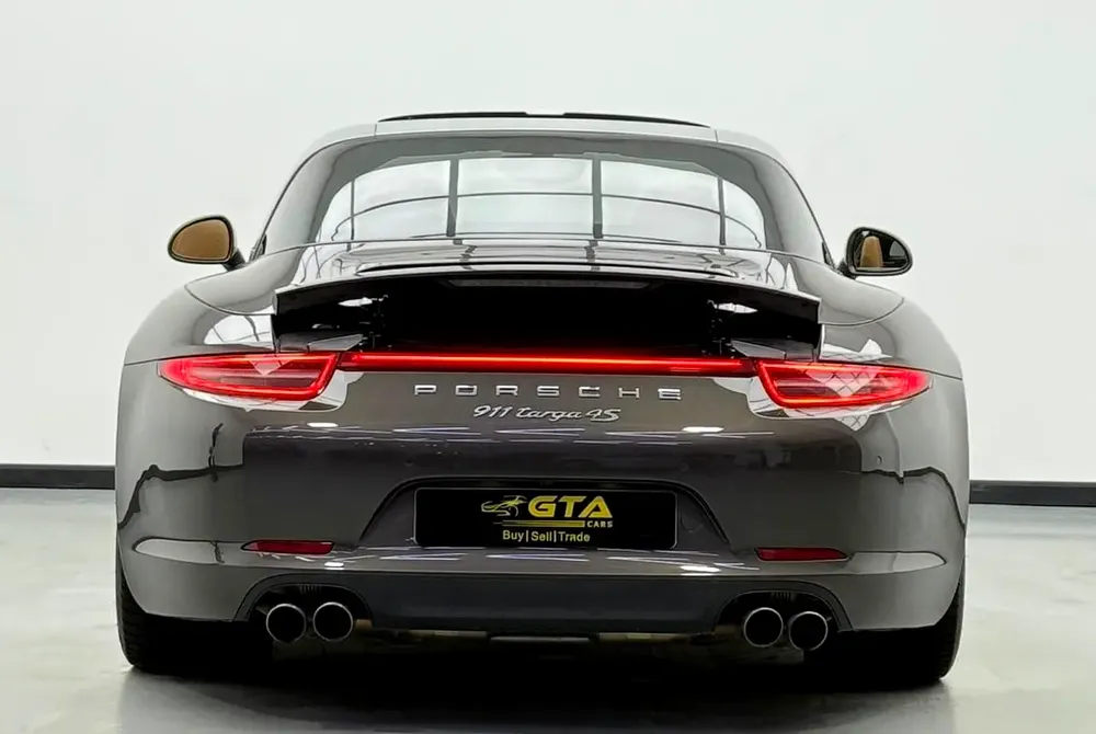 2015 Porsche 911 Targa 4S ,Porsche Service History ,Excellent Condition ,GCC - Image 6
