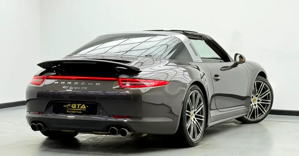 2015 Porsche 911 Targa 4S ,Porsche Service History ,Excellent Condition ,GCC - Image 7