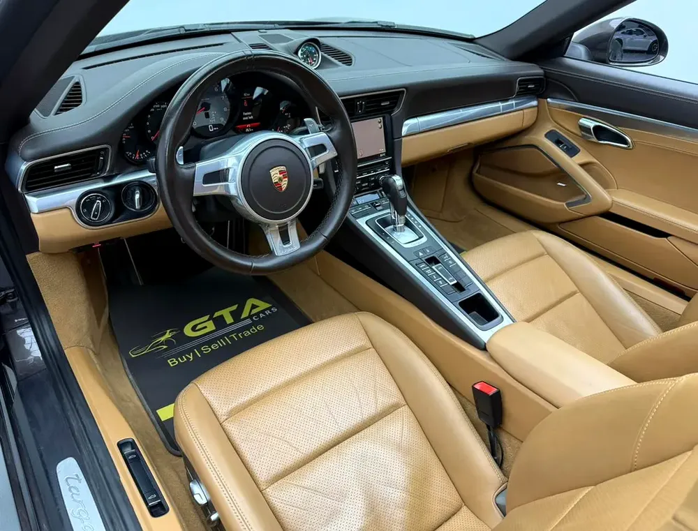 2015 Porsche 911 Targa 4S ,Porsche Service History ,Excellent Condition ,GCC - Image 9