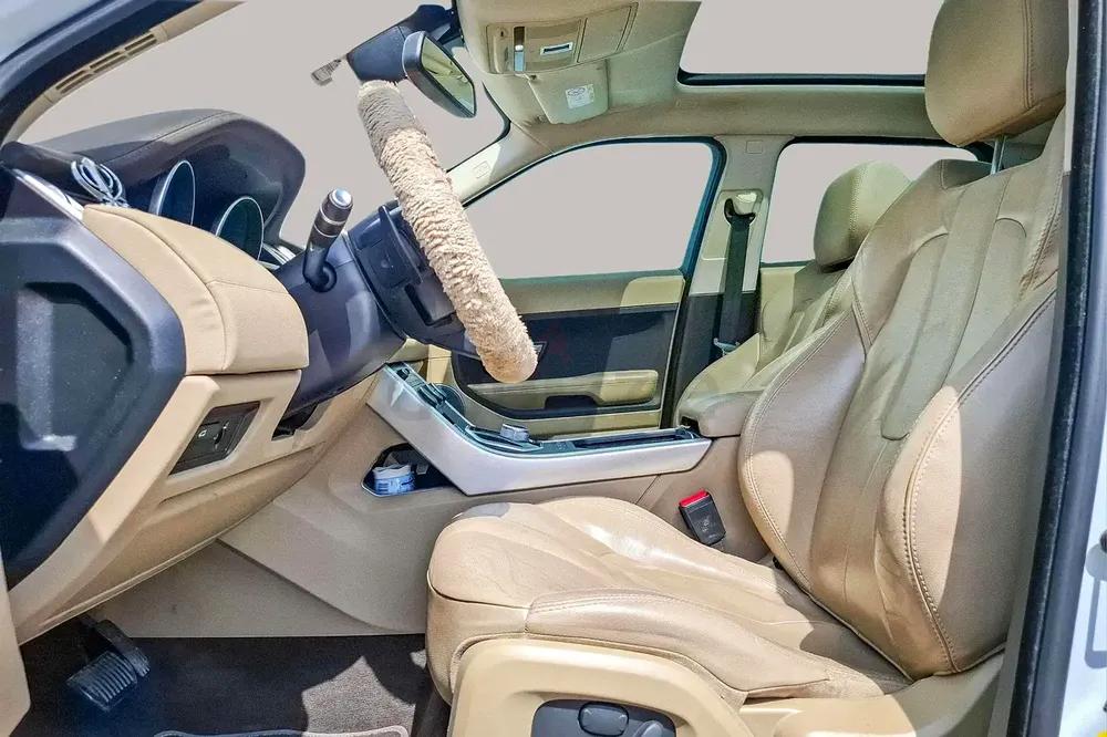 Inspected Car | 2014 Land Rover Range Rover Evoque Dynamic | GCC Specs | Ref#435571 - Image 11