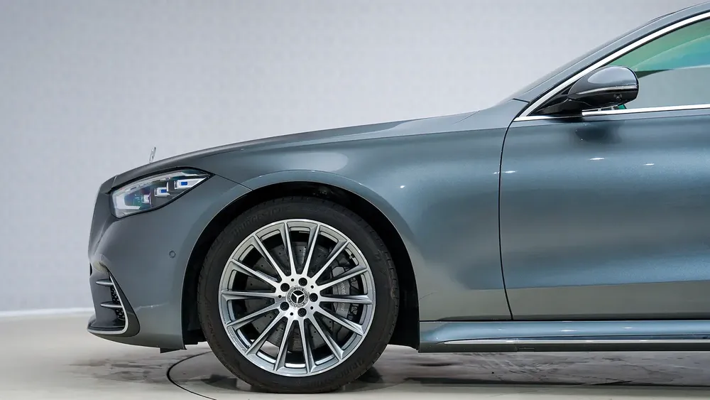 Special Offer | AED 5,250 PM | Warranty Service Pack 2027, Super Low KM | S 500 AMG Line - Image 12
