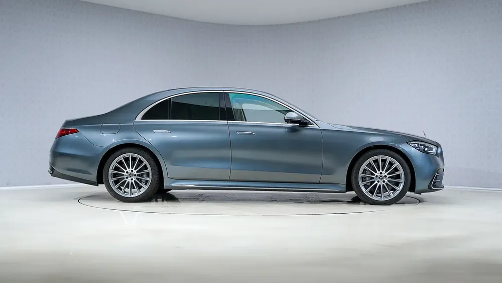 Special Offer | AED 5,250 PM | Warranty Service Pack 2027, Super Low KM | S 500 AMG Line - Image 4