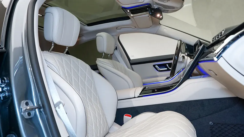 Special Offer | AED 5,250 PM | Warranty Service Pack 2027, Super Low KM | S 500 AMG Line - Image 6